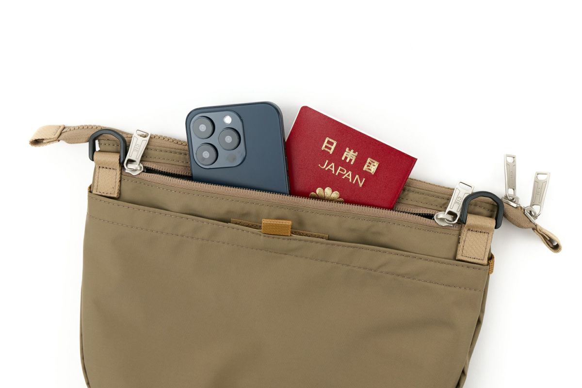 CIE シー FLOW フラットショルダーバッグ（L） 022108