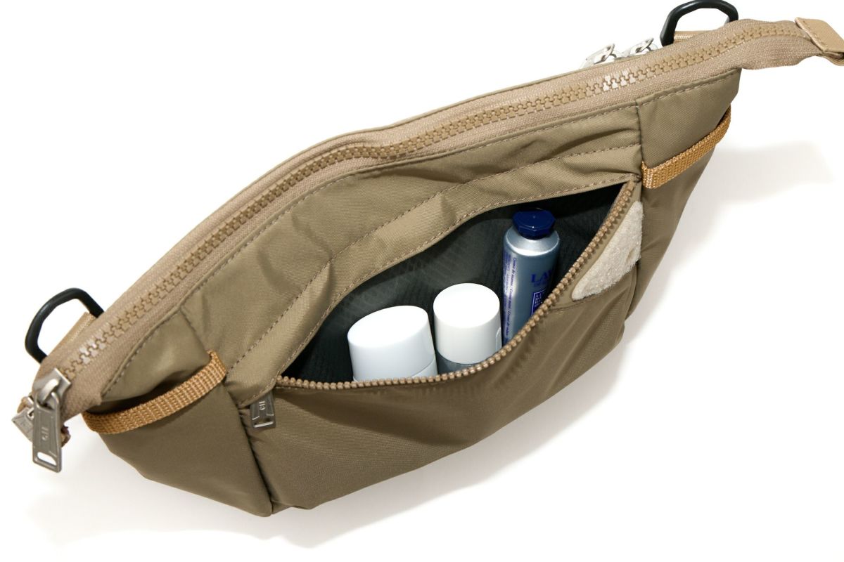 CIE シー FLOW フラットショルダーバッグ（L） 022108