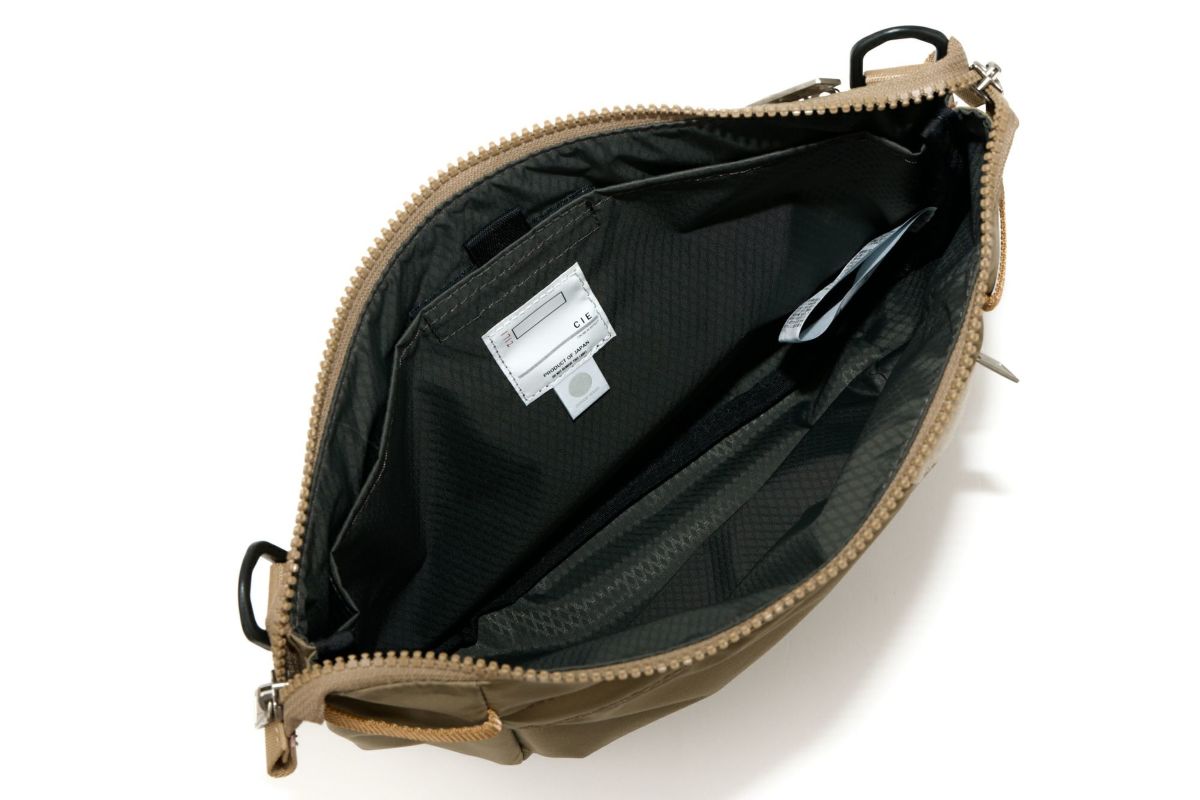 CIE シー FLOW フラットショルダーバッグ（L） 022108