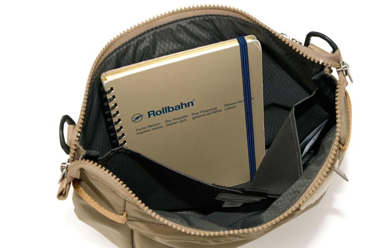 CIE シー FLOW フラットショルダーバッグ（L） 022108