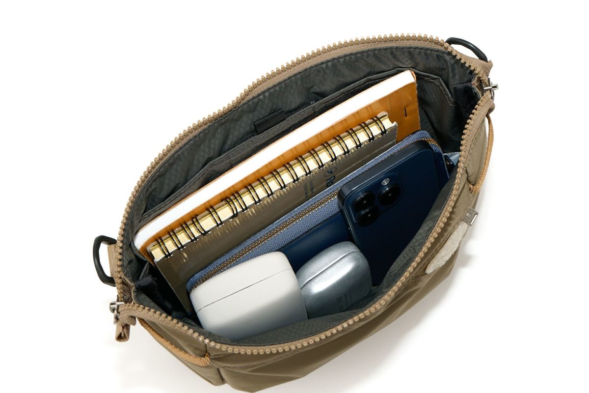 CIE シー FLOW フラットショルダーバッグ（L） 022108