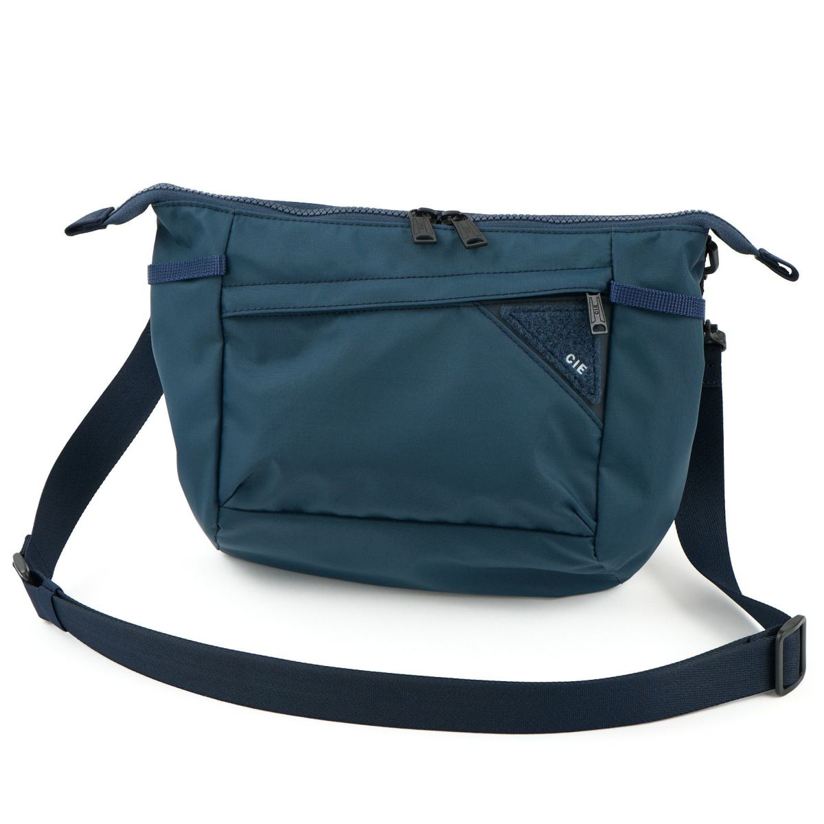 CIE シー FLOW フラットショルダーバッグ（L） 022108
