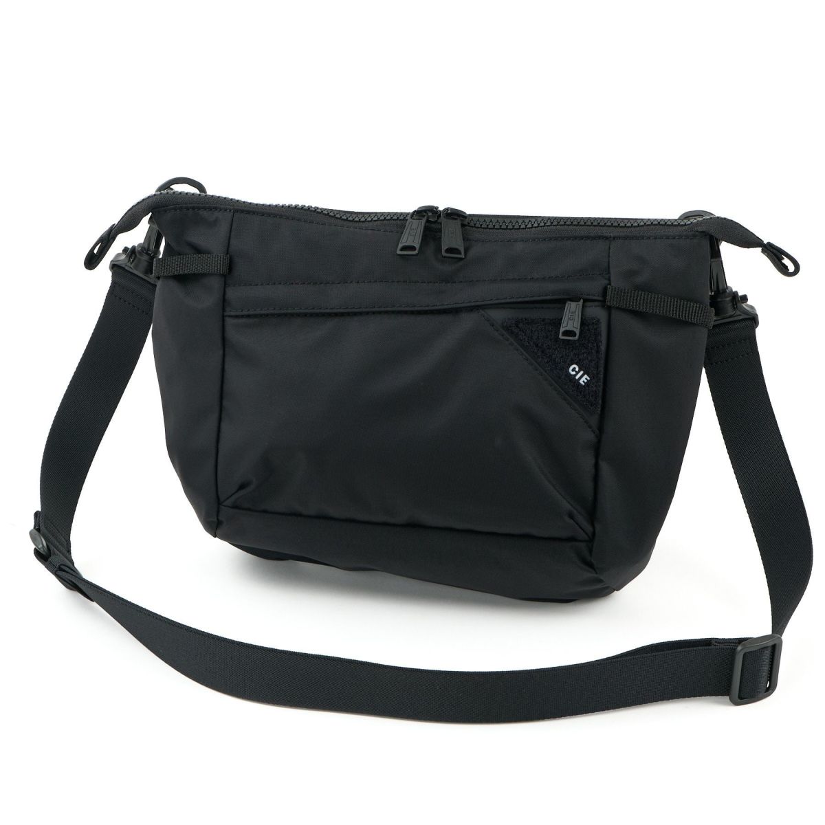 CIE シー FLOW フラットショルダーバッグ（L） 022108