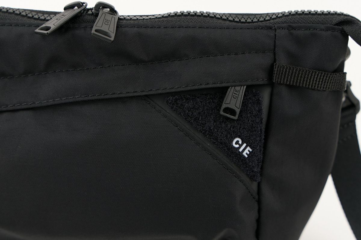 CIE シー FLOW フラットショルダーバッグ（S） 022109