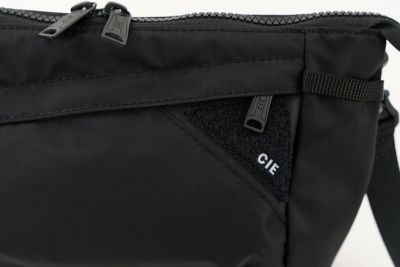 CIE シー FLOW フラットショルダーバッグ（S） 022109