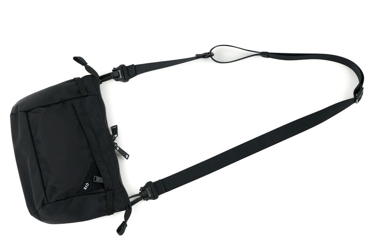 CIE シー FLOW フラットショルダーバッグ（S） 022109