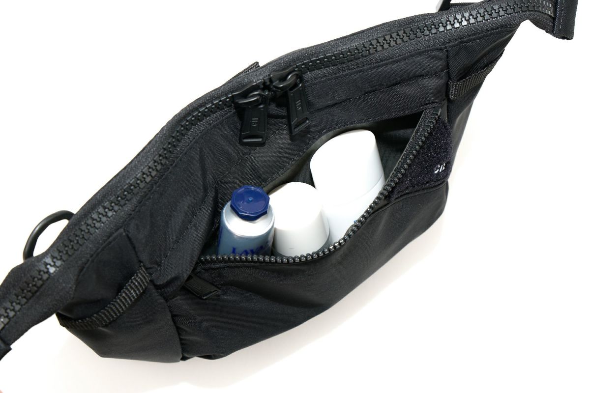 CIE シー FLOW フラットショルダーバッグ（S） 022109