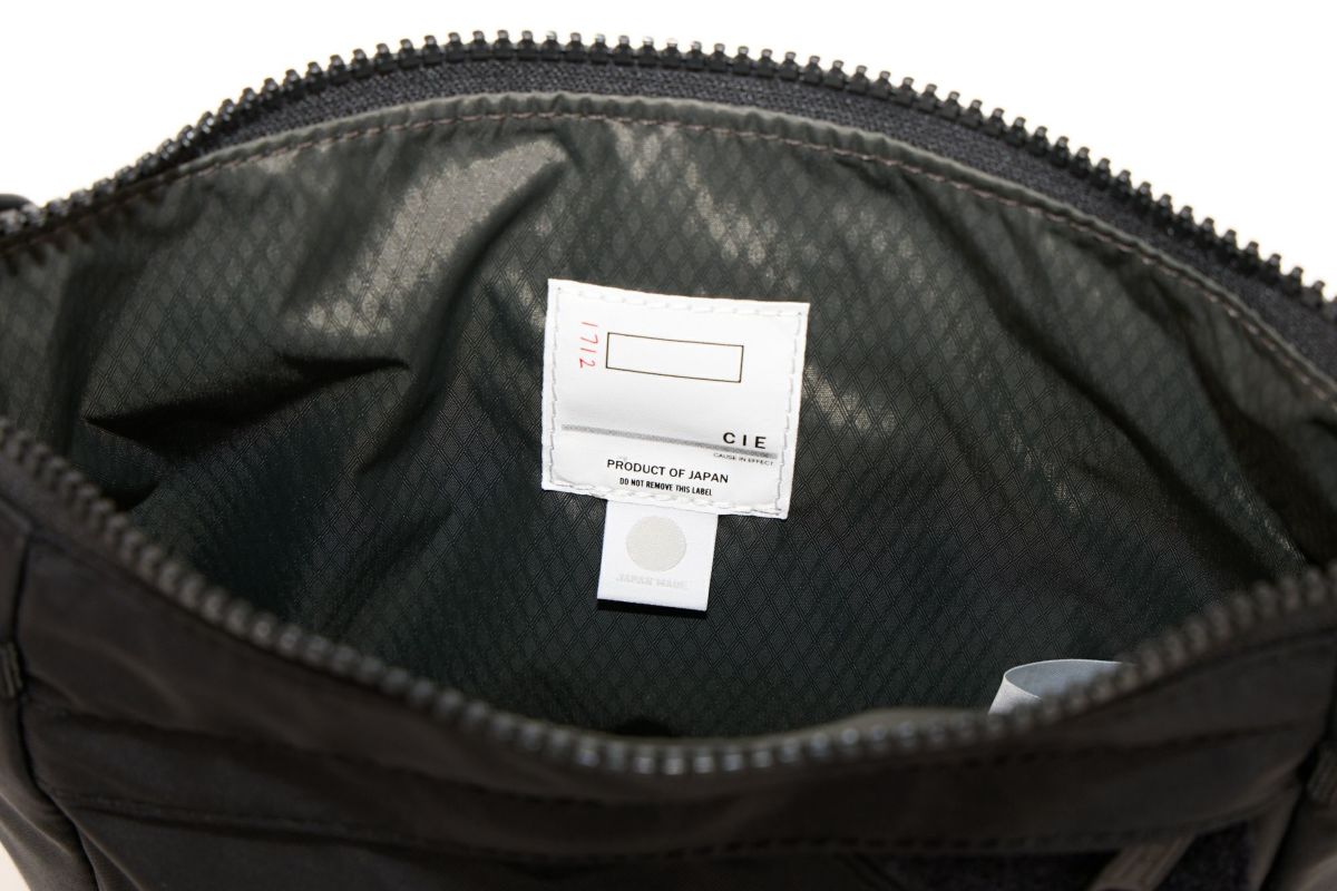 CIE シー FLOW フラットショルダーバッグ（S） 022109