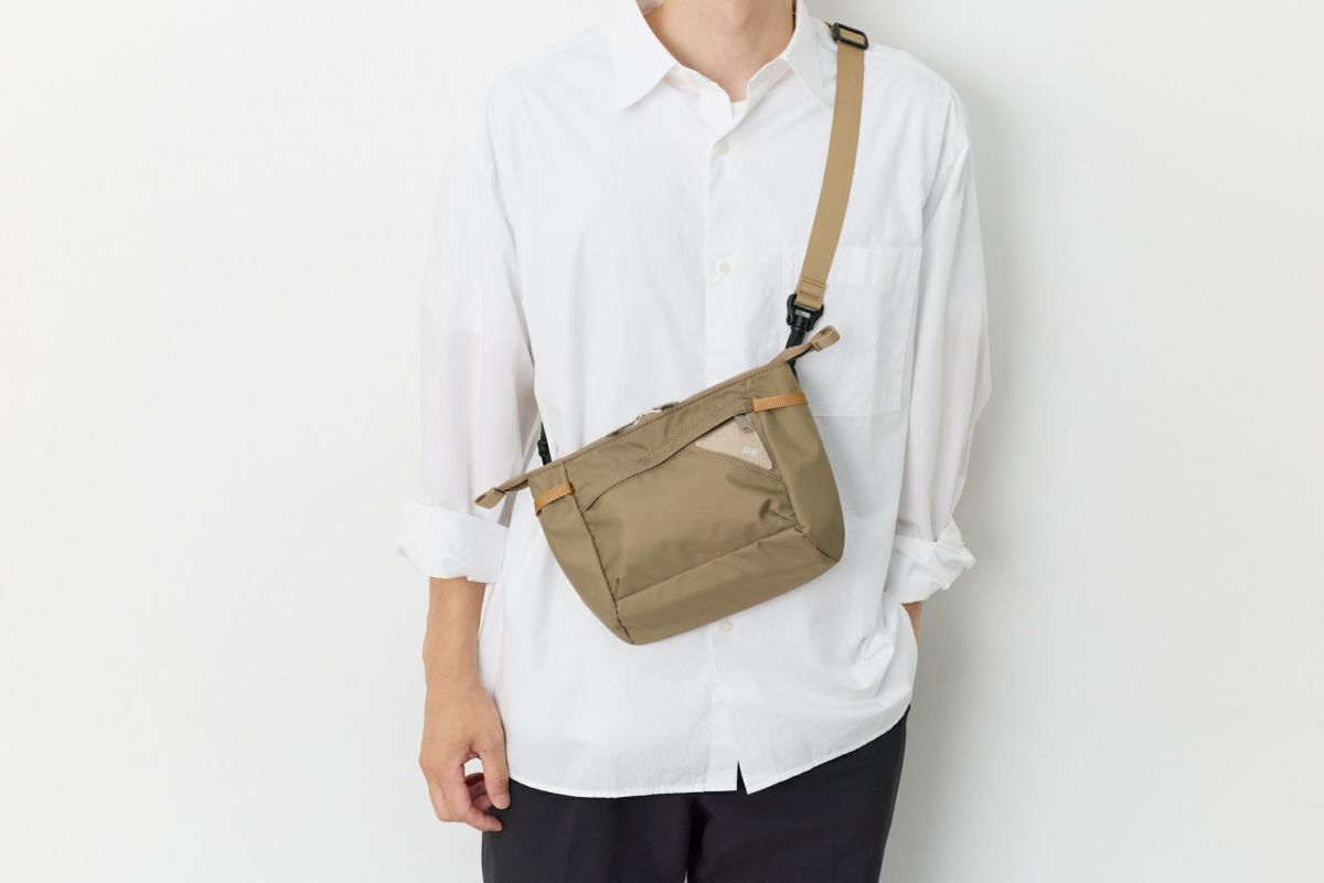 CIE シー FLOW フラットショルダーバッグ（S） 022109