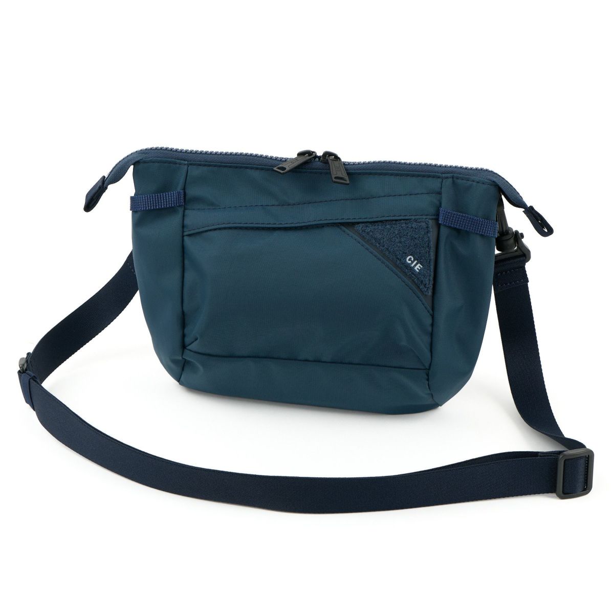 CIE シー FLOW フラットショルダーバッグ（S） 022109