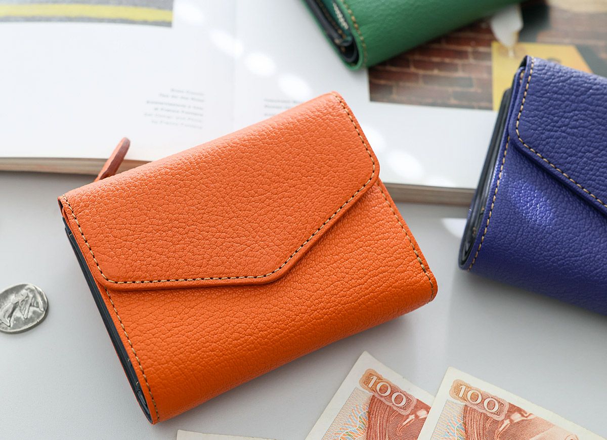 ALBERO アルベロ Capretta カプレッタ 小銭入れ付き二つ折り財布 8601