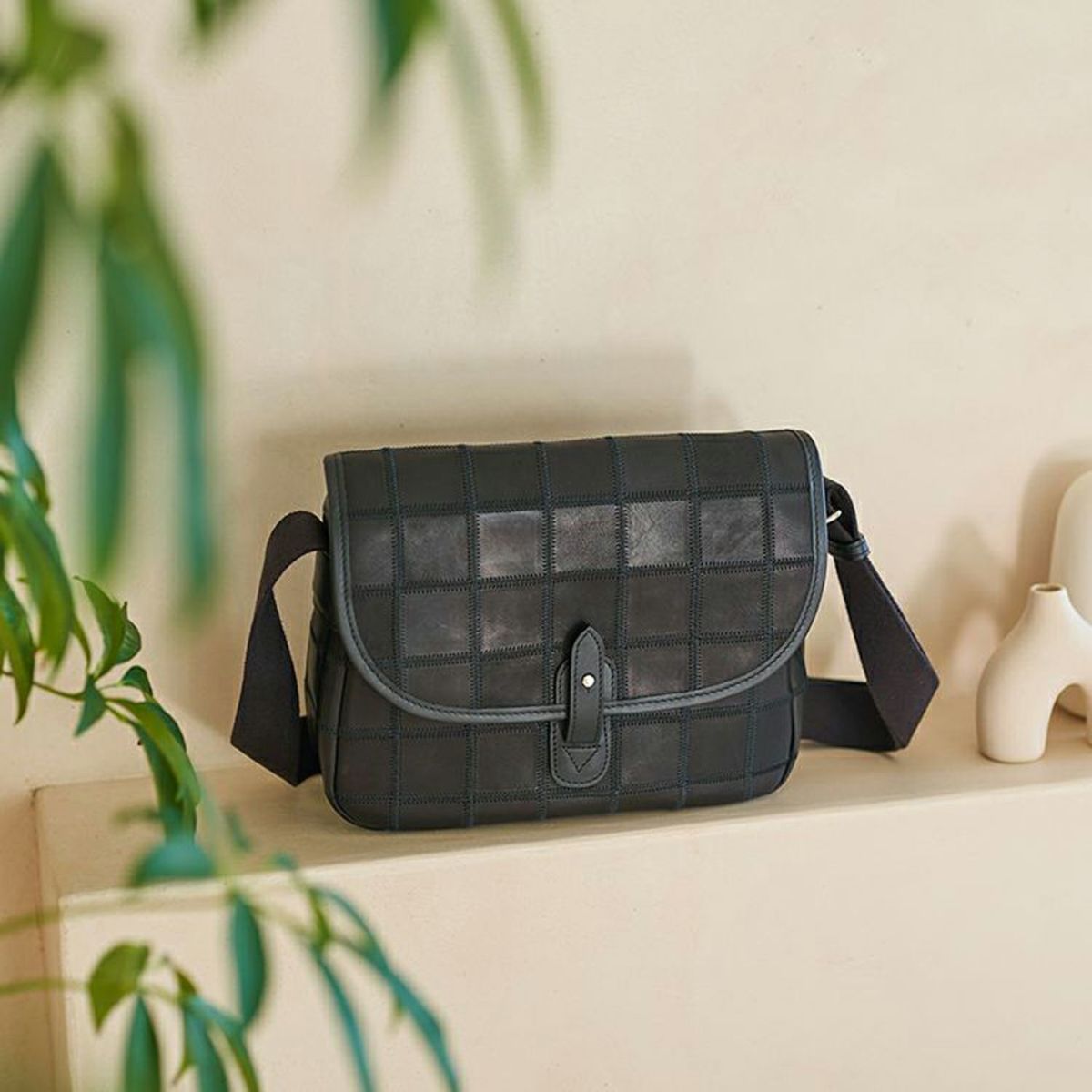 TRION トライオン PANEL フラップショルダーバッグ DPC282