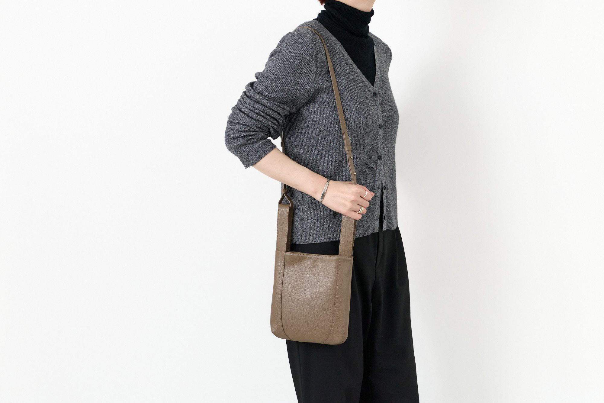 PELLE MORBIDA ペッレモルビダ Vela ヴェ－ラ ミニハンドルバッグ PMO-VE104